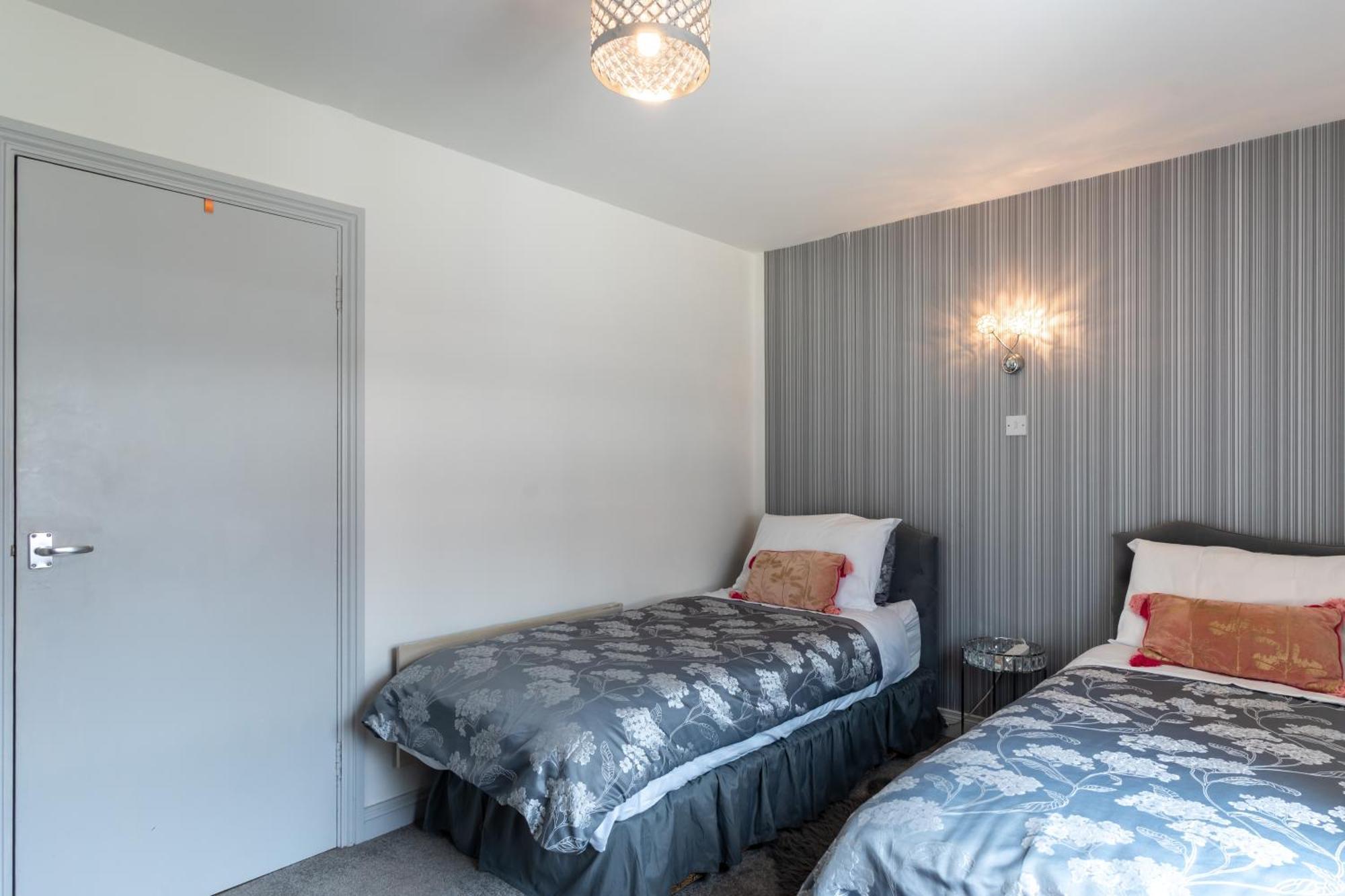 Three-Bedroom Home In Tulfarris Village, Wicklow 布莱辛顿 外观 照片